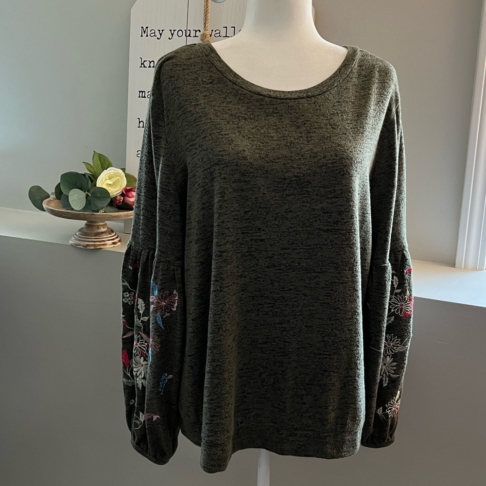 Floral Embroidered Balloon Sleeve Top / Sweater, XL